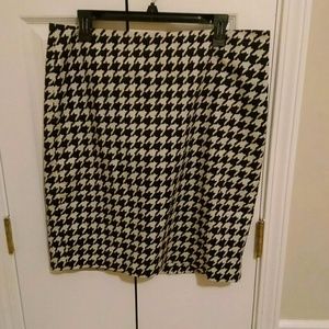 Houndstooth pencil skirt
